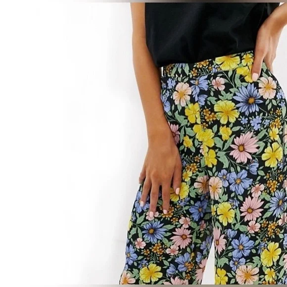 Miss Selfridge Floral Pants - Picture 4 of 13